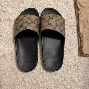Gucci berry print Slides